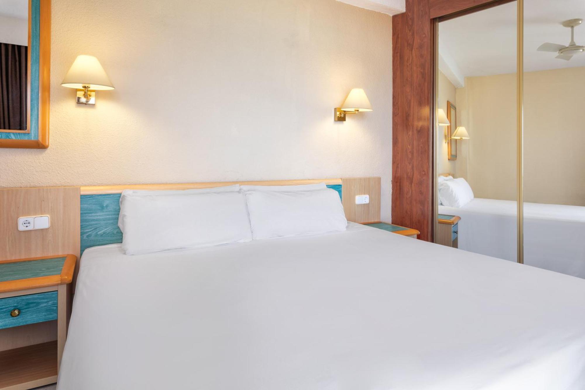Sol Milanos Pingueinos Hotell Son Bou Exteriör bild